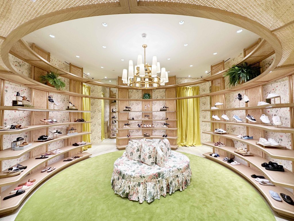 LIFESTYLE  | Tory Burch reabre sus puertas